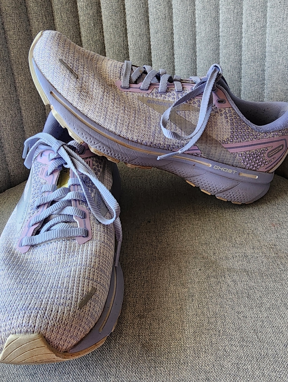 Brooks Ghost 14 Running Shoes Women's Size 8.5 Purple Pink Athletic Sneakers